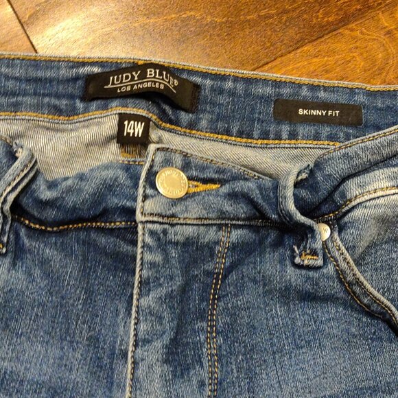 Judy Blue Full Size Mid-Rise Waist Skinny Jeans with Pockets